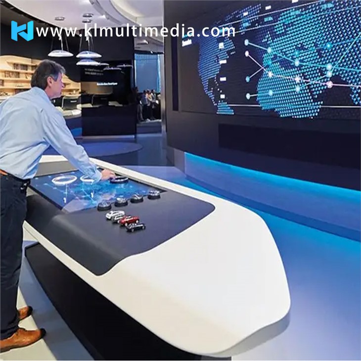 طاولة شاشة تعمل باللمس