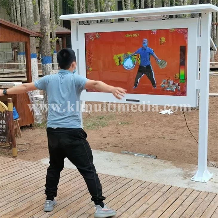 ألعاب تفاعلية في الهواء الطلق