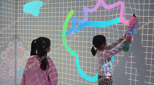 رسم أي شكل على قيد الحياة